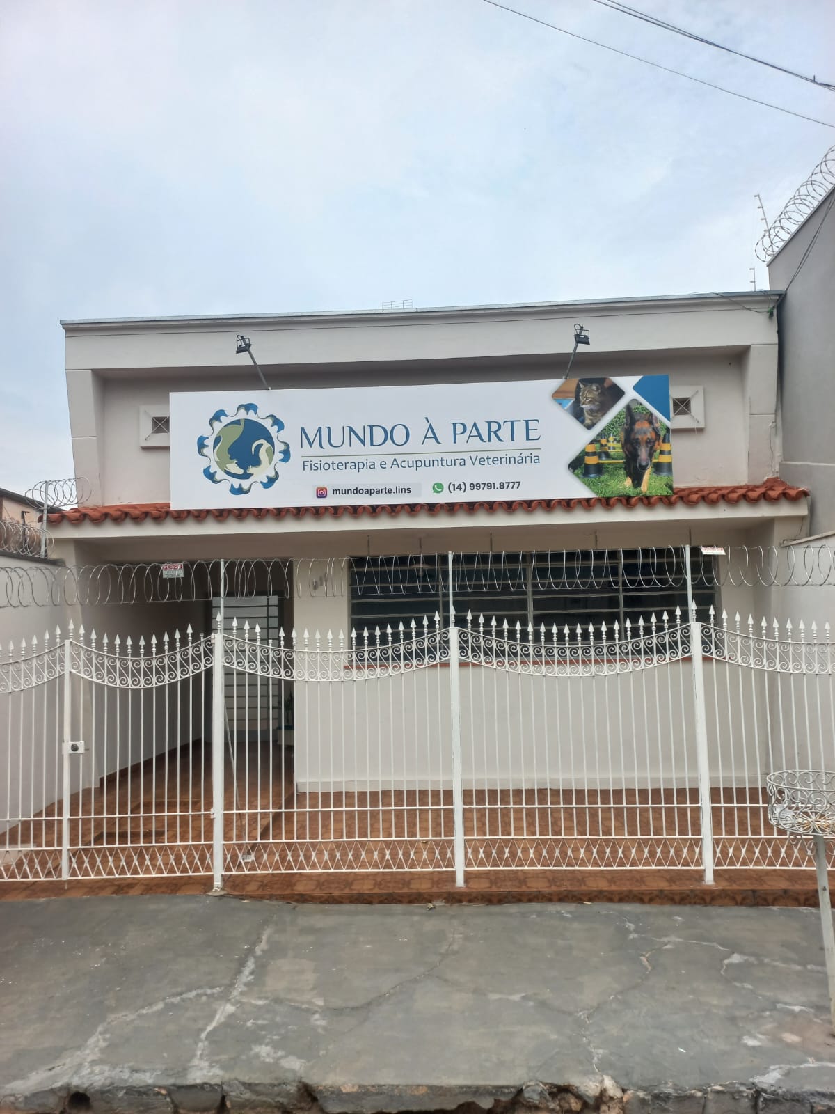 Mundo à Parte - Lins